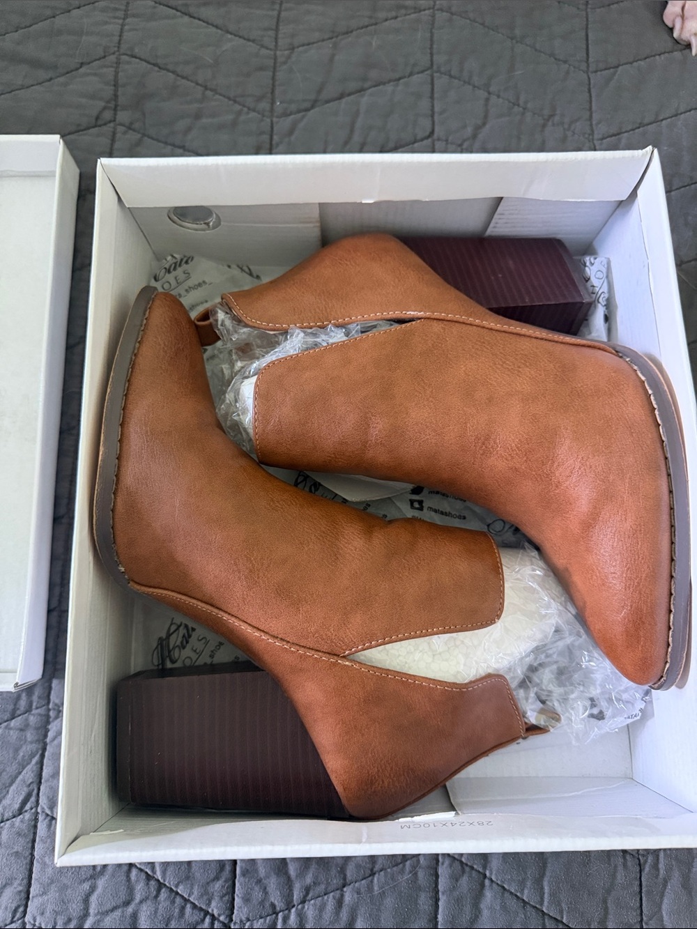 Mata Shoes Tan Chelsea Ankle Booties with Block Heel